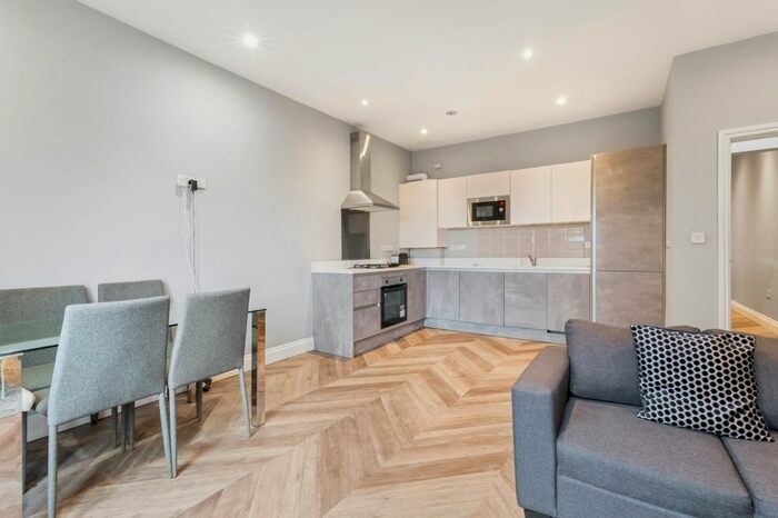 2 Bedroom Flat To Rent In Thurlow Park Road, London, SE21