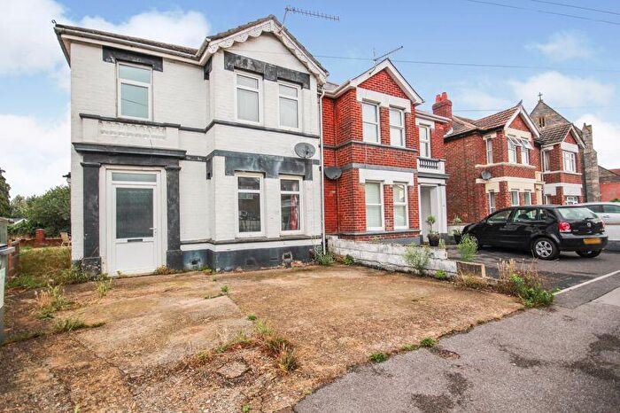 4 Bedroom Semi Detached House For Sale In Bennett Road, Charminster, BH8