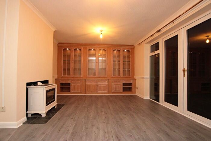 3 Bedroom Detached Bungalow To Rent In Gipsy Lane, Kettering, Northamptonshire, NN16