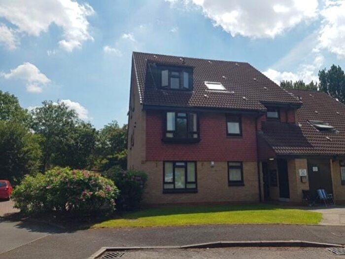 Studio To Rent In Swan Gardens, Birmingham, West Midlands, B23