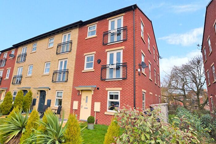 2 Bedroom Town House To Rent In Holts Crest Way, Leeds, LS12