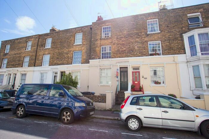 1 Bedroom Flat To Rent In Norman Street, Dover, CT17