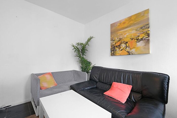 5 Bedroom Terraced House To Rent In Breaks Road, Hatfield, AL10