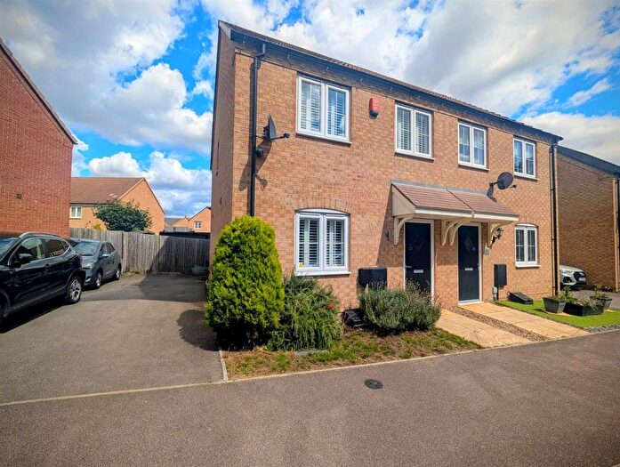 3 Bedroom Semi-detached House For Sale In Lily Lane, Newark, NG24