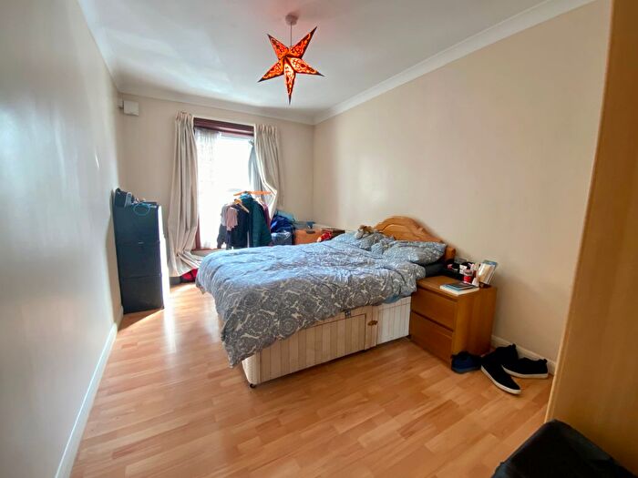 1 Bedroom Flat To Rent In Median Road, Clapton, E5