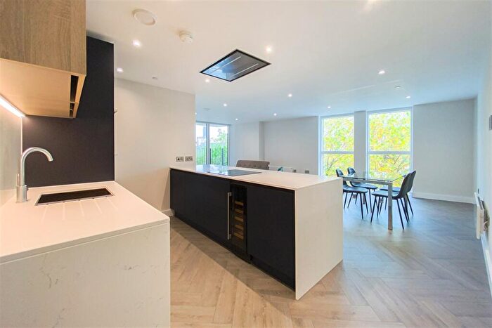 2 Bedroom Apartment To Rent In Castle Wharf, M15