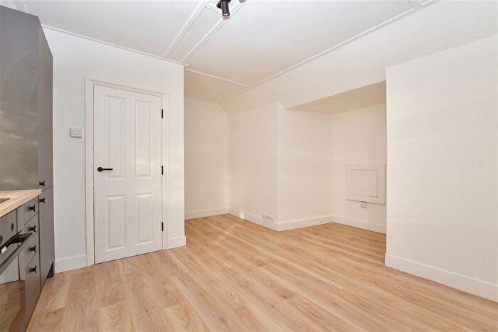 1 Bedroom Flat For Sale In Lenham Road, Sutton, Surrey, SM1