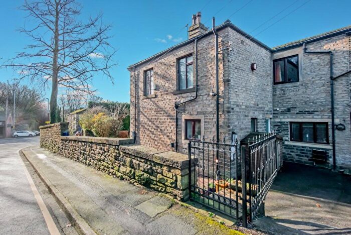 3 Bedroom Terraced House For Sale In Tofts Road, Cleckheaton, BD19