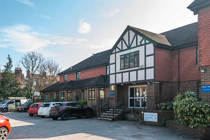 1 Bedroom Retirement Property For Sale In Tudor Grange, Blackheath, London, SE3