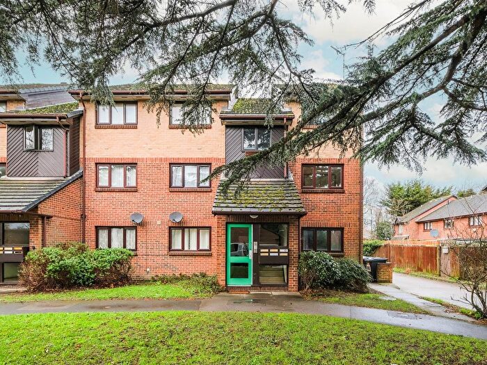 1 Bedroom Flat To Rent In Alders Close, Aldersbrook, Wanstead, E11