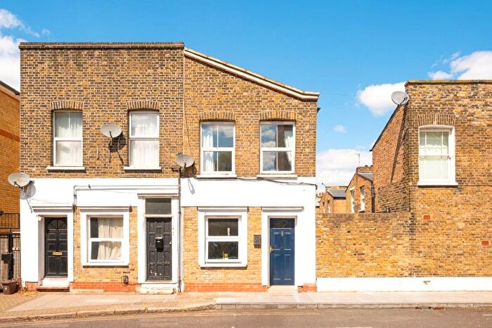 3 Bedroom Semi Detached House For Sale In Alderney Road, London, E1