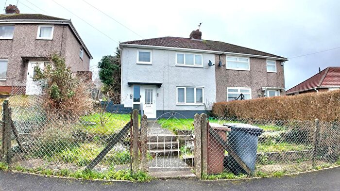 3 Bedroom Semi-Detached House For Sale In Tree Tops Avenue, Blackwood, NP12