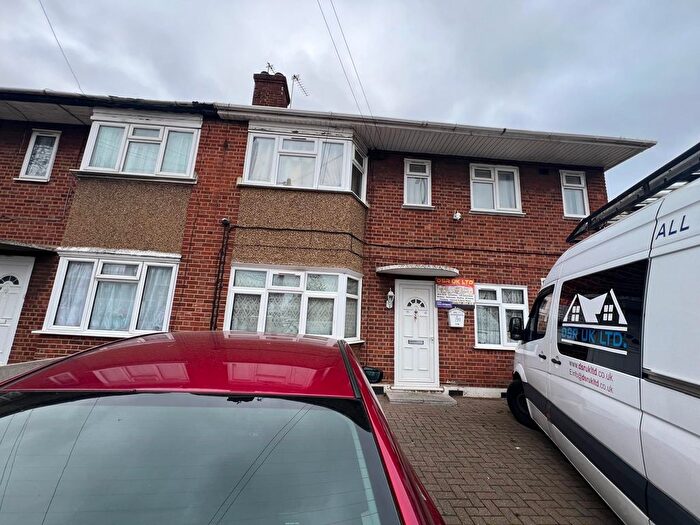 2 Bedroom Flat To Rent In Lady Margaret Road, Southall, UB1