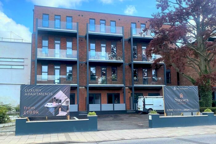 2 Bedroom Flat To Rent In Sussex House, Horsham, RH12