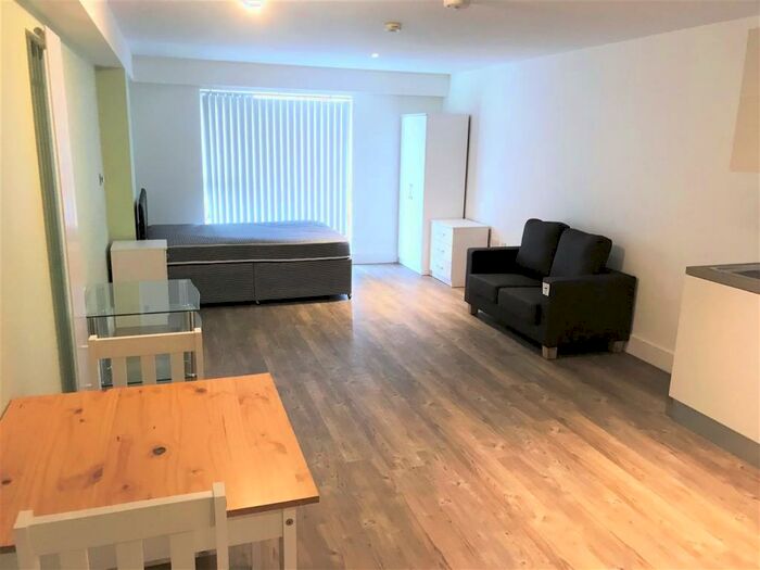 Apartment To Rent In Studio Apartment - Cardinal Court, Scholes Street, Oldham, OL1