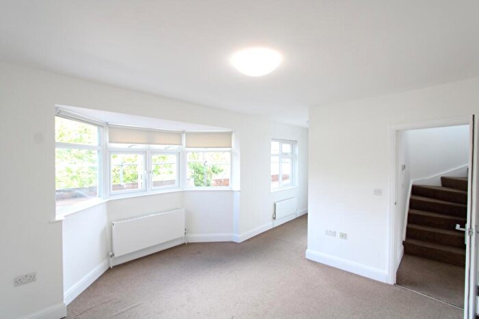 5 Bedroom Semi Detached House To Rent In Elms Avenue, London, NW4