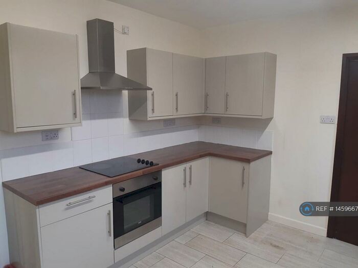 2 Bedroom Flat To Rent In Rear Of Mill Road, Cleethorpes, DN35