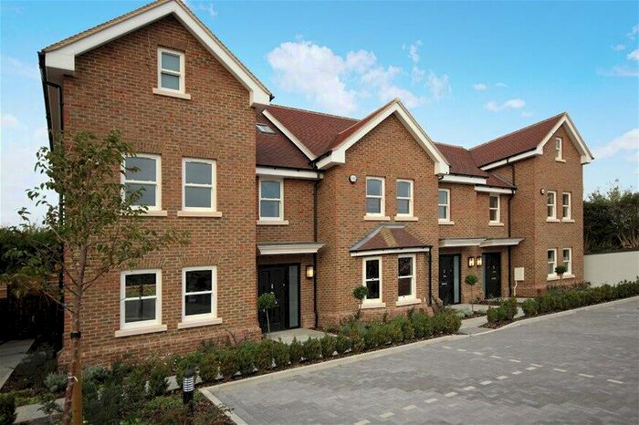 4 Bedroom Terraced House For Sale In Luton Road, Harpenden, AL5