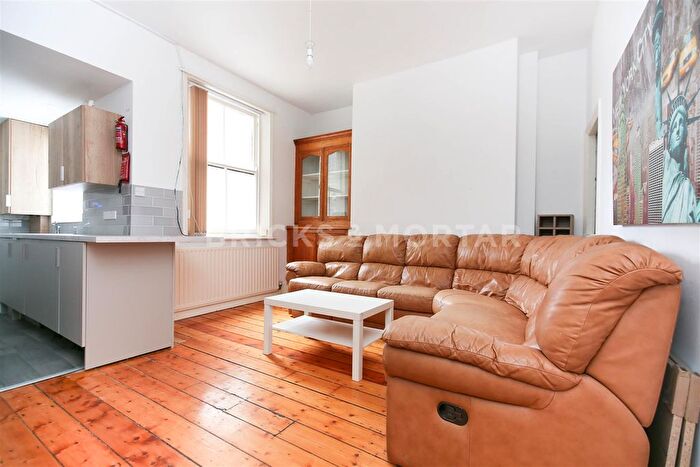 6 Bedroom Terraced House To Rent In Oxnam Crescent, Newcastle Upon Tyne, NE2