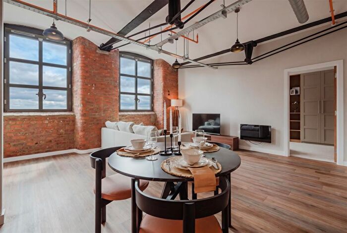 2 Bedroom Flat For Sale In Bradford Road, Manchester, M40