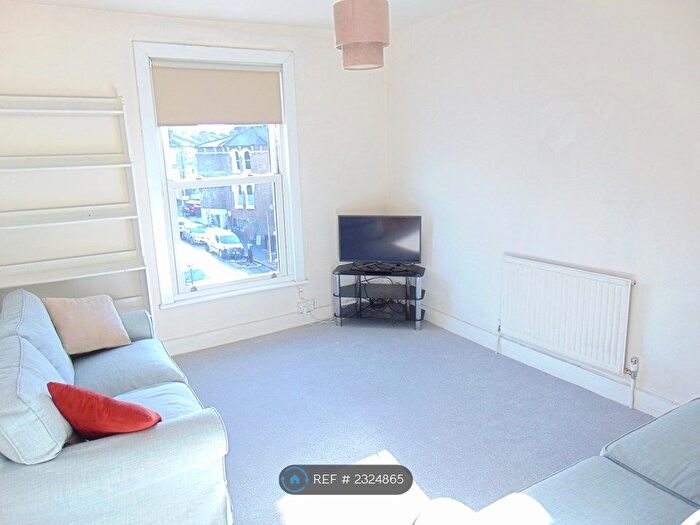 1 Bedroom Flat To Rent In Graham Rd, London, E8