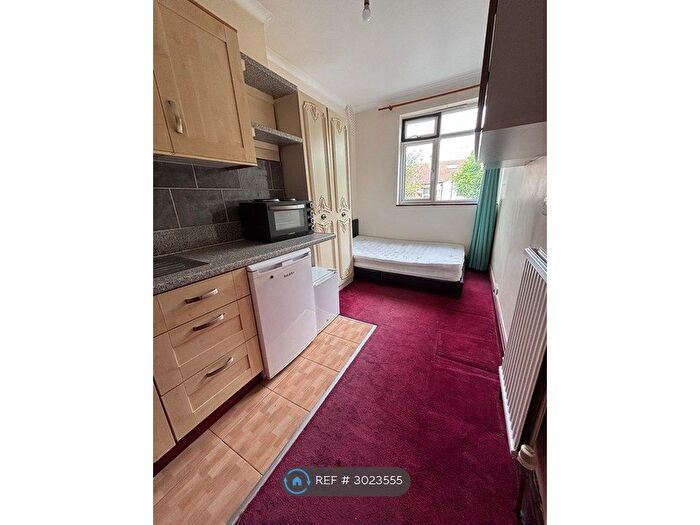 Studio To Rent In Whitchurch Lane, Edgware, HA8