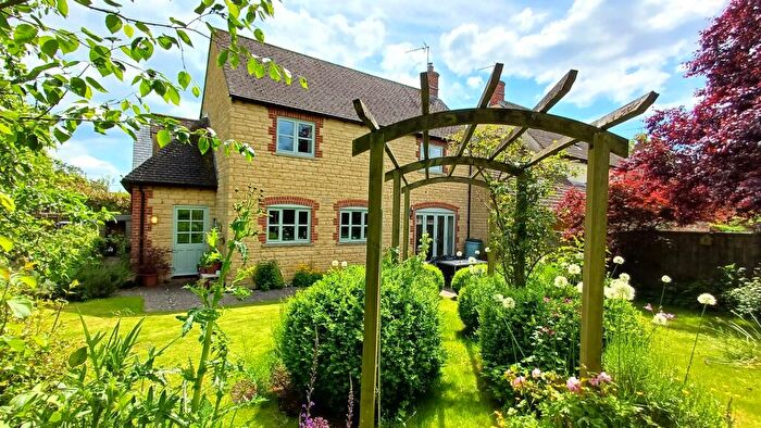 4 Bedroom Village House For Sale In West Street, Kingham, OX7