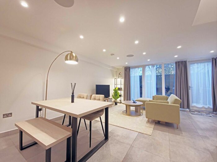 3 Bedroom Flat For Sale In Adler Street, London, E1