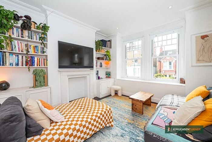 2 Bedroom Flat For Sale In Oaklands Grove, Shepherds Bush, London, W12