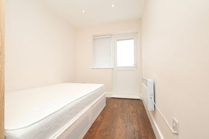 Studio To Rent In Mulberry Crescent, West Drayton, UB7