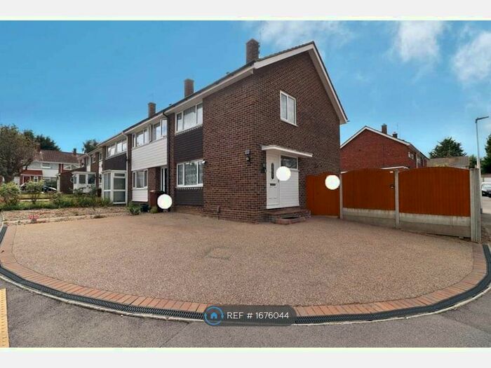 3 Bedroom End Of Terrace House To Rent In Coniston Close, Gillingham, ME7