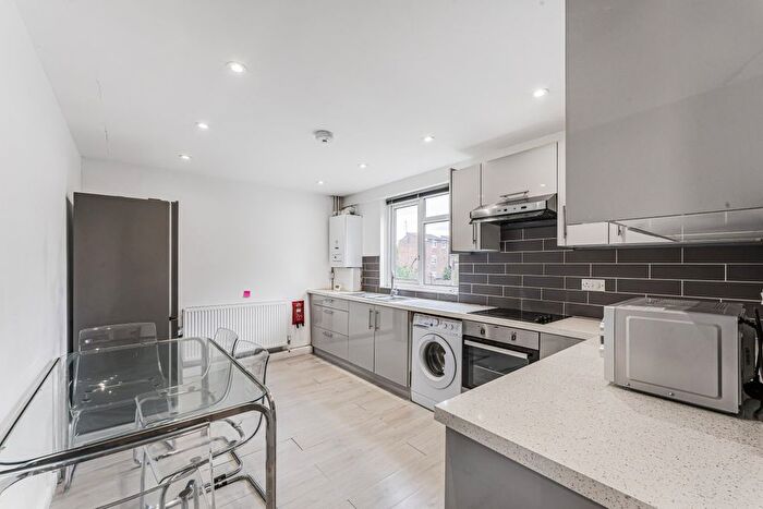 3 Bedroom Flat To Rent In Besant Walk, Holloway, N7