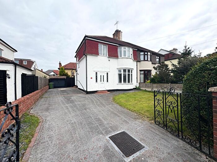 3 Bedroom Property To Rent In Loretto Drive, Wirral, CH49