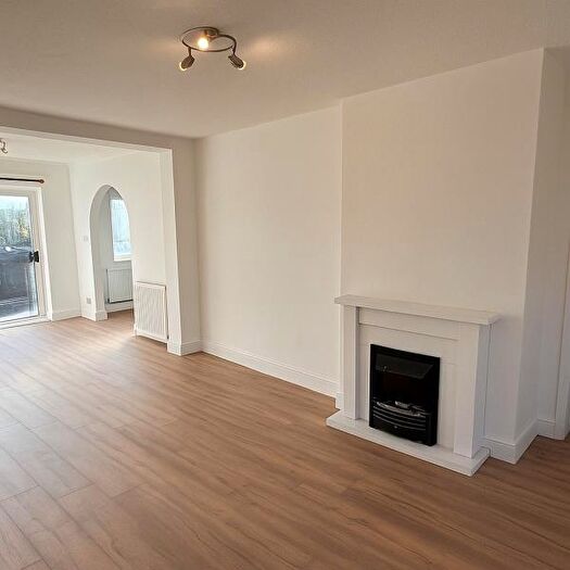 3 Bedroom Semi-Detached House To Rent In Woodside Road, Guildford, GU2