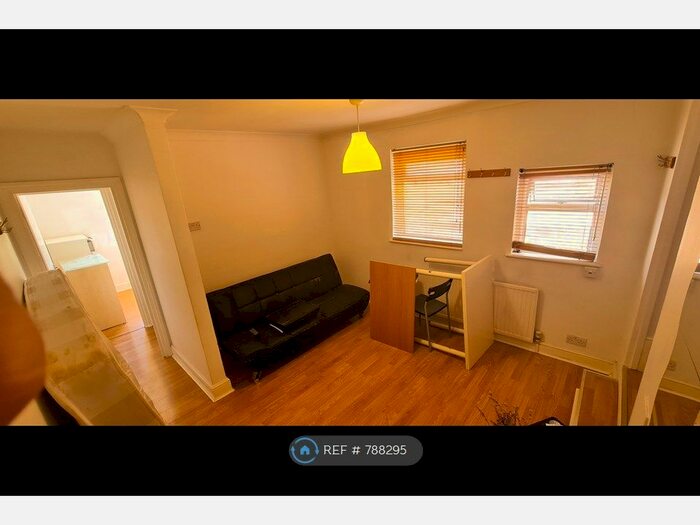 4 Bedroom Flat To Rent In Finchley Central, London, N3