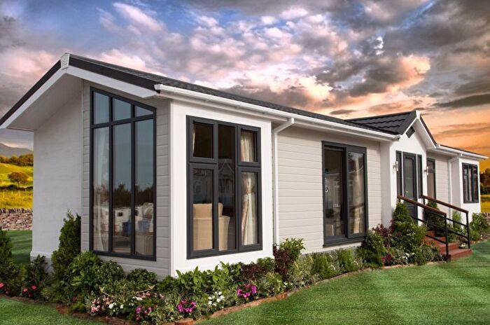 2 Bedroom Park Home For Sale In Barataria Park, Ripley, Woking, GU23