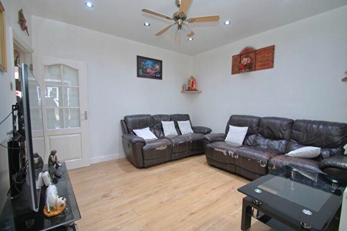 3 Bedroom Terraced House For Sale In Masons Avenue, Harrow, HA3