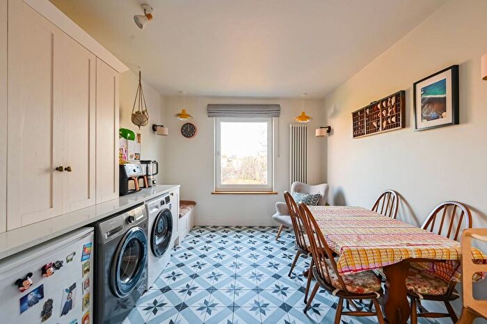 2 Bedroom Maisonette For Sale In Trinity Road, London, Bounds Green, London, N22