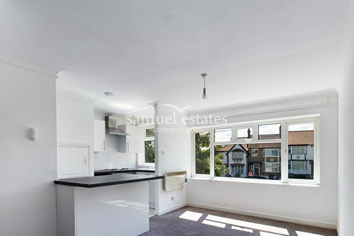 Flat To Rent In South Norwood Hill, London, SE25