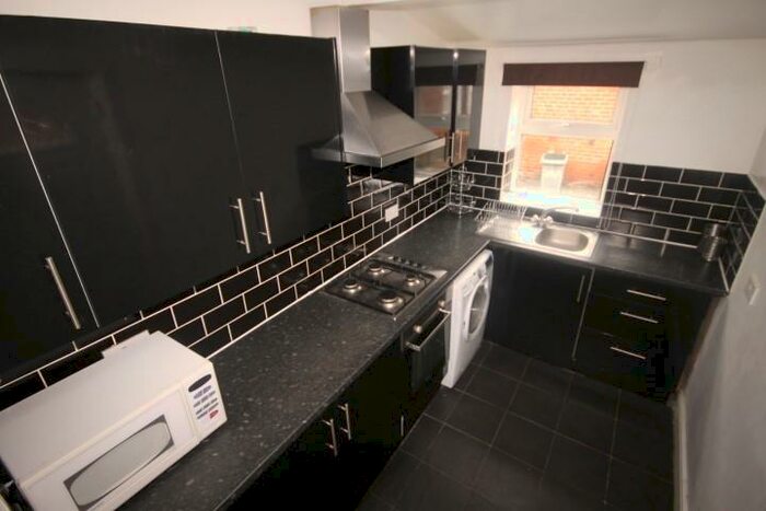 6 Bedroom Terraced House To Rent In Lucas Place, Woodhouse, Leeds, LS6