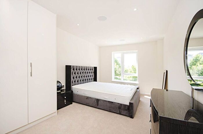 2 Bedroom Flat For Sale In Beaufort Square, Colindale, London, NW9