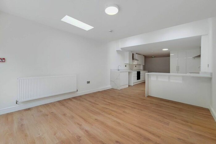Studio To Rent In Byron Road, Wealdstone, Harrow, HA3