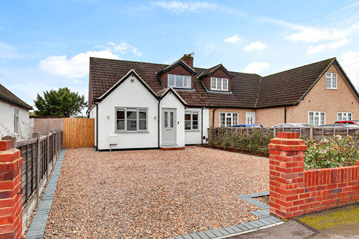 4 Bedroom Semi-Detached Bungalow For Sale In Farleigh Road, New Haw, KT15