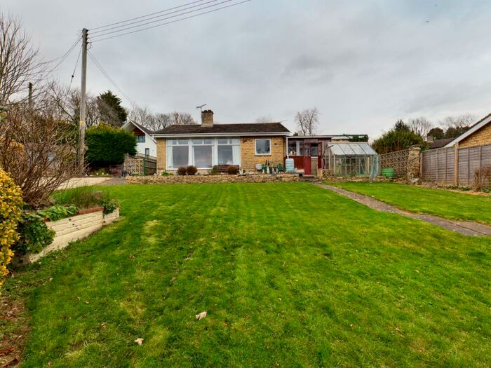 3 Bedroom Bungalow For Sale In The Paddocks, Mollington, Banbury, OX17