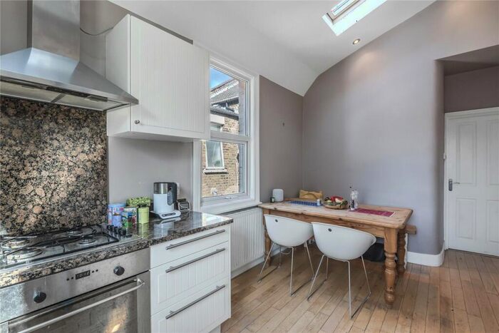 2 Bedroom Flat To Rent In Beresford Road, Harringay, London, N8