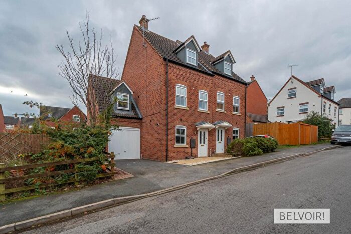 4 Bedroom Flat To Rent In Kingswood Close - Gas, Monyhall Grange, Kings Norton, Birmingham, B30