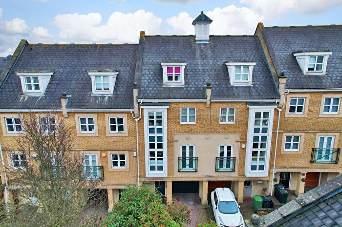 5 Bedroom Town House For Sale In Kingfisher Drive, Greenhithe, Kent, DA9