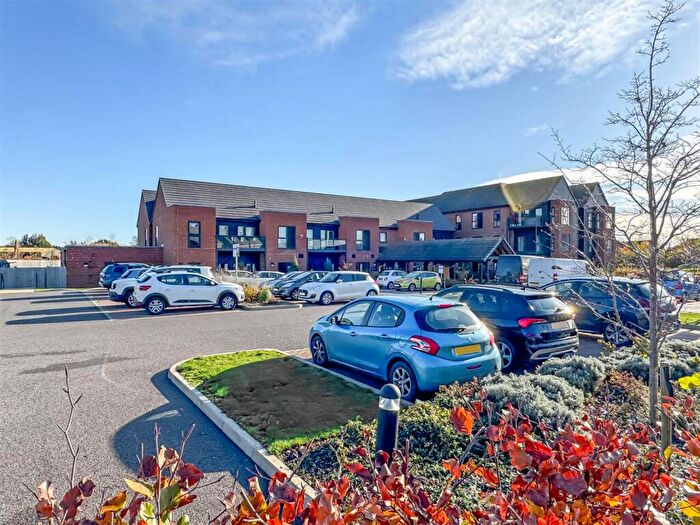 1 Bedroom Apartment For Sale In Peckham Chase, Eastergate, Chichester, PO20