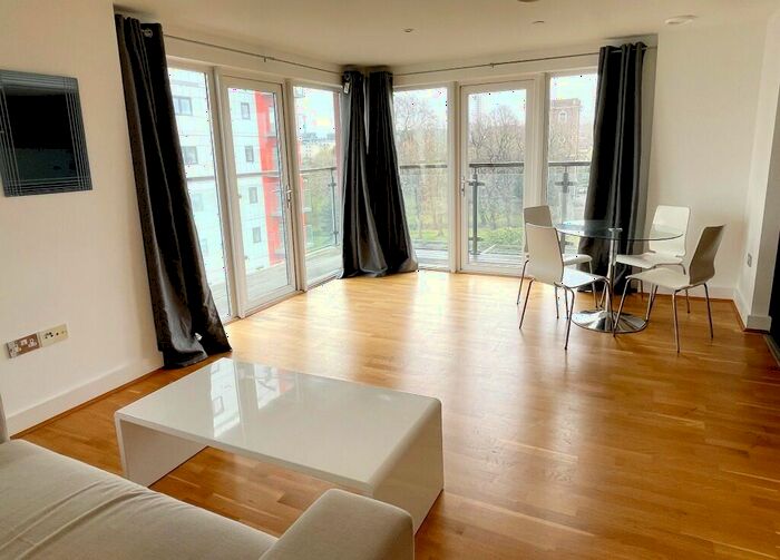 2 Bedroom Flat To Rent In Mast Quay, London, SE18