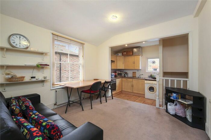 2 Bedroom Flat To Rent In Adelaide Grove, London, W12